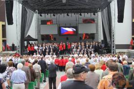 Połączone chóry zaolziańskie podczas otwarcia Festiwalu. fot. indi