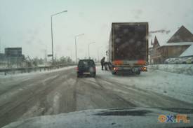 Intensywne opady śniegu utrudniają życie kierowcom, fot. Michał Fielek