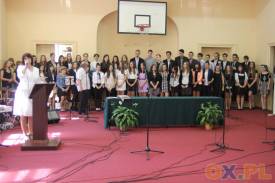 uroczystość uświetnił występ szkolnego chóru, fot. indi